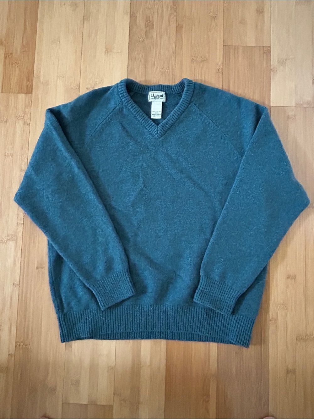 L.L. Bean Wool V-Neck Sweater M Men Green Heavyweight Knit Cozy Preppy Classic